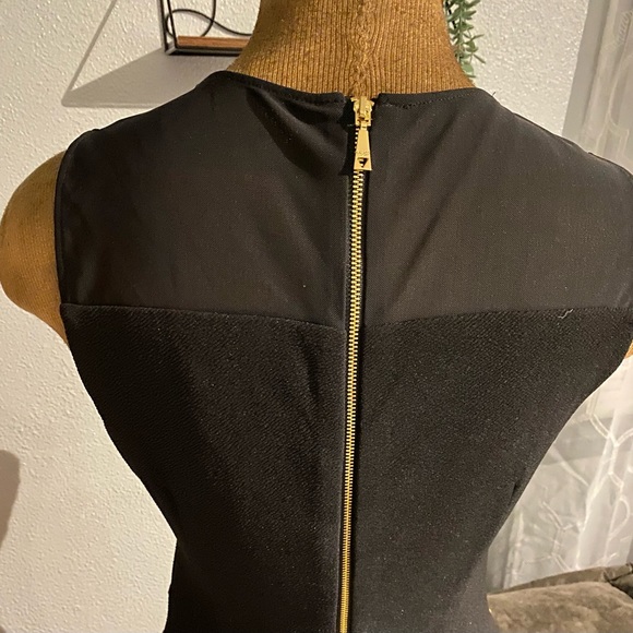 GUESS Los Angeles Sleeveless Dress - Picture 6 of 9